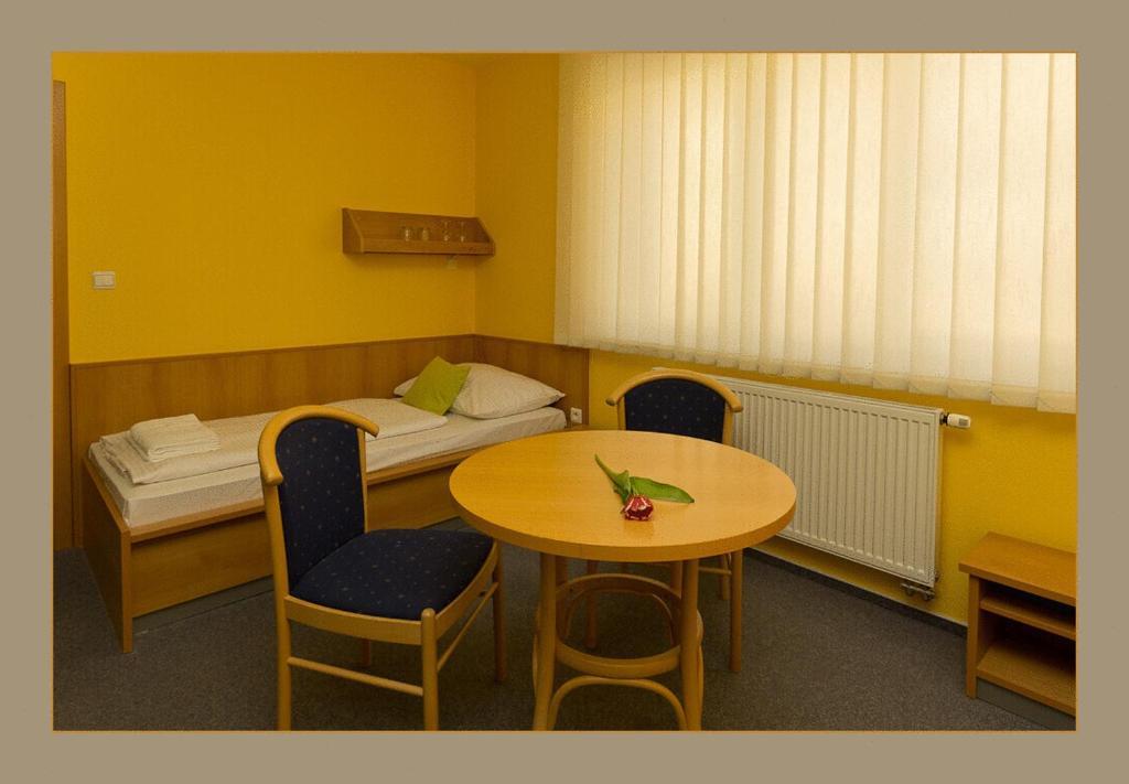 Hotel Imos Břeclav Quarto foto